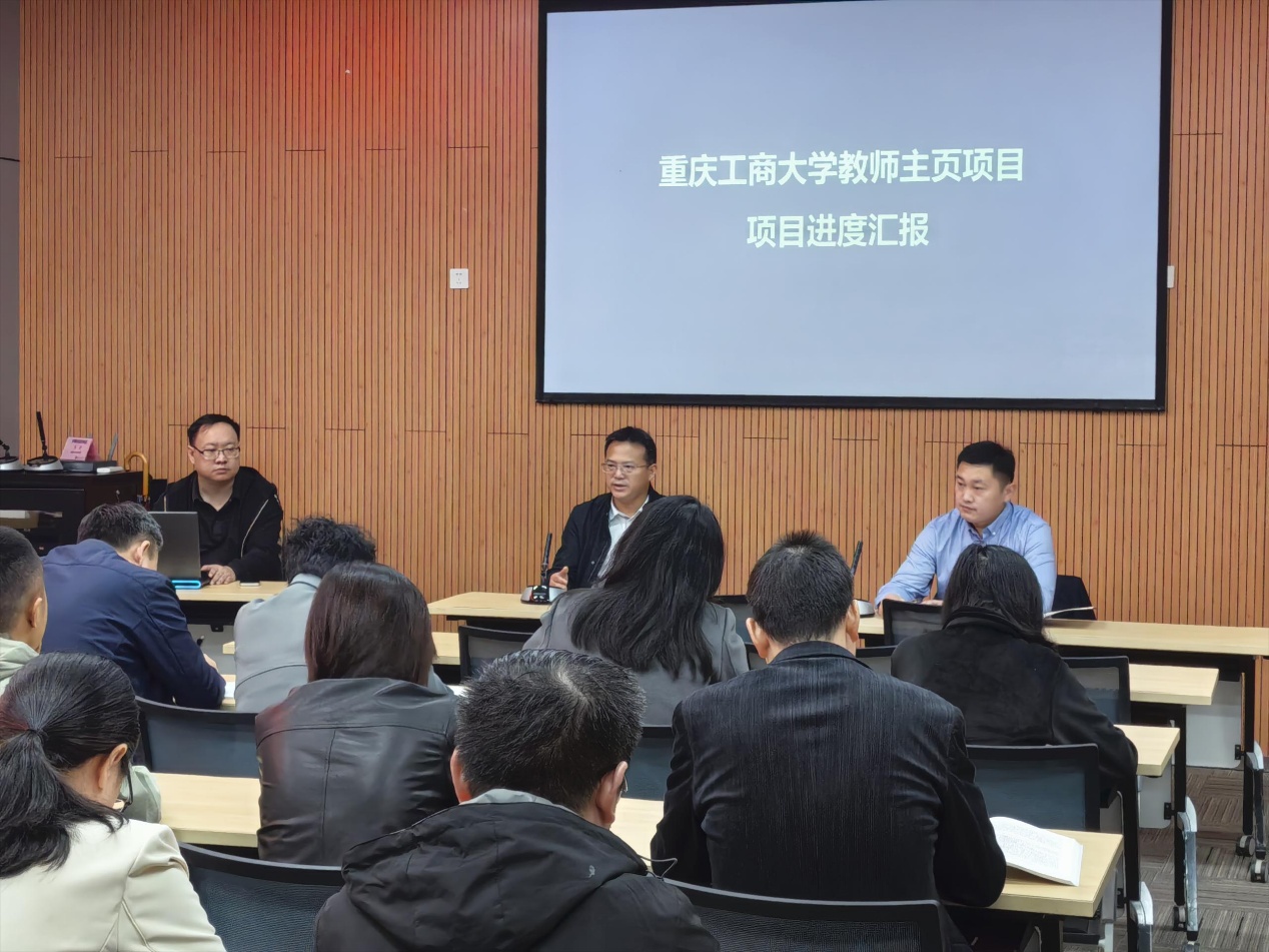 会议室里的人们描述已自动生成